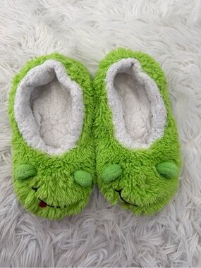 Snoozies Kids Size 1 Fuzzy Green Frog Slippers - Plush Indoor Shoes